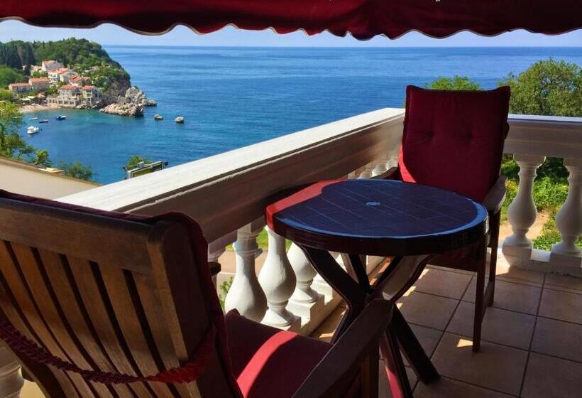 اتاق راحتی با چشم‌انداز دریا, Villa Sara Guesthouse
