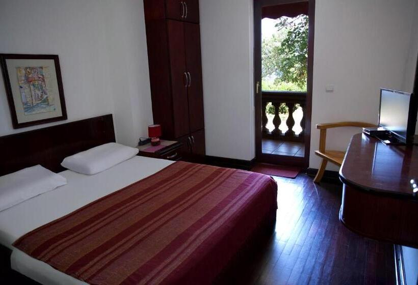 اتاق استاندارد چهار تخته با چشم‌انداز دریا, Villa Sara Guesthouse