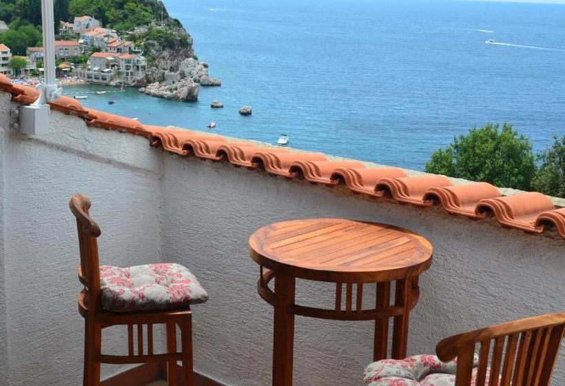 اتاق استاندارد چهار تخته با چشم‌انداز دریا, Villa Sara Guesthouse