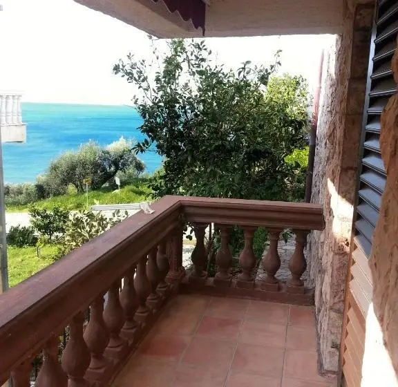 Triple Room Sea View, Villa Sara Guesthouse