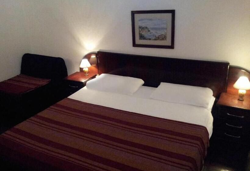 Triple Room Sea View, Villa Sara Guesthouse