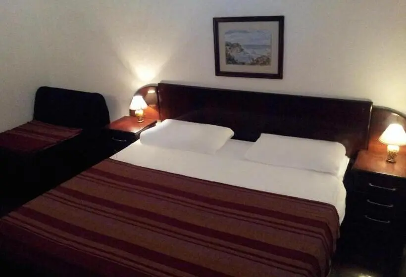Triple Room Sea View, Villa Sara Guesthouse