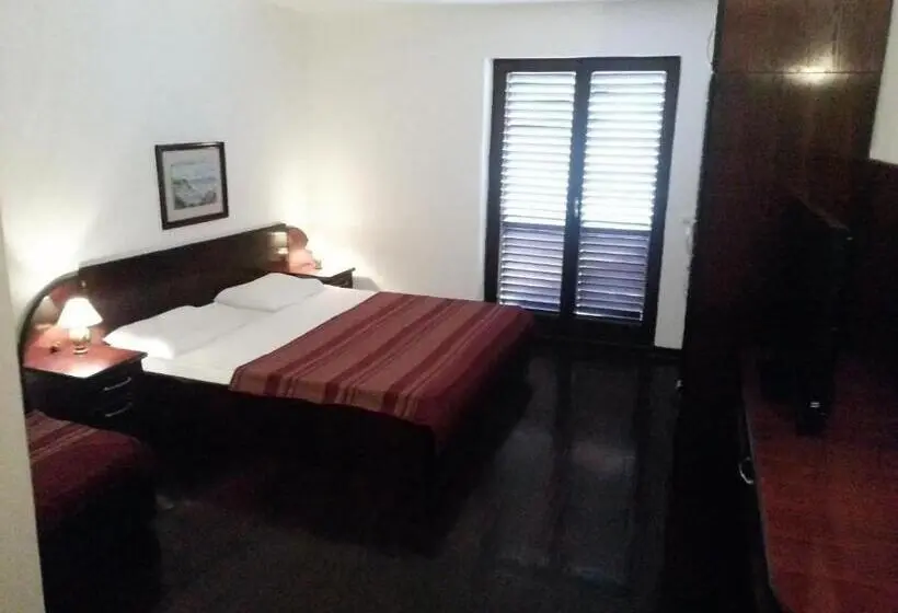 Triple Room Sea View, Villa Sara Guesthouse