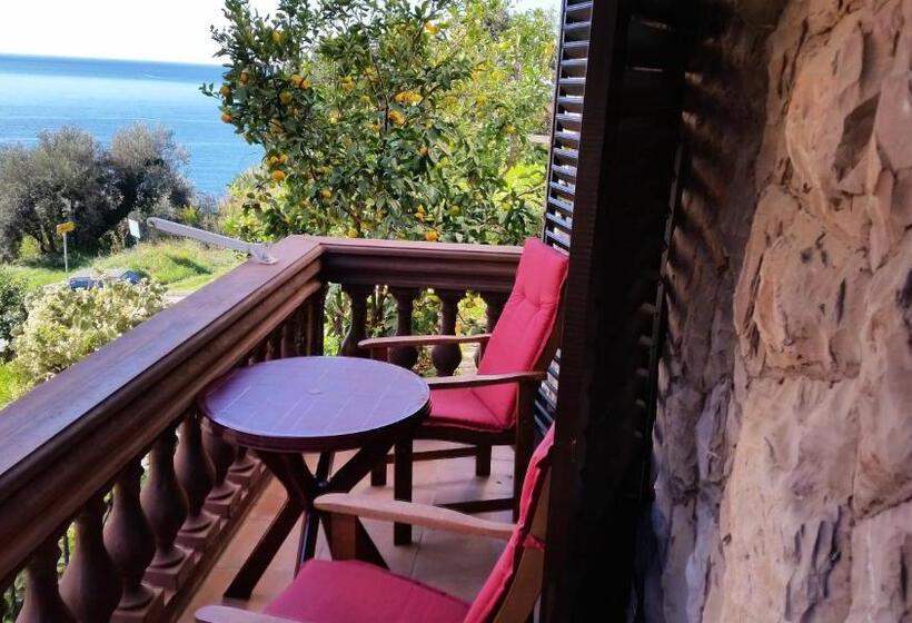 Triple Room Sea View, Villa Sara Guesthouse