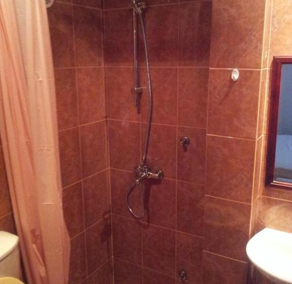 اتاق استاندارد با بالکن, Villa Sara Guesthouse