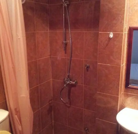اتاق استاندارد با بالکن, Villa Sara Guesthouse