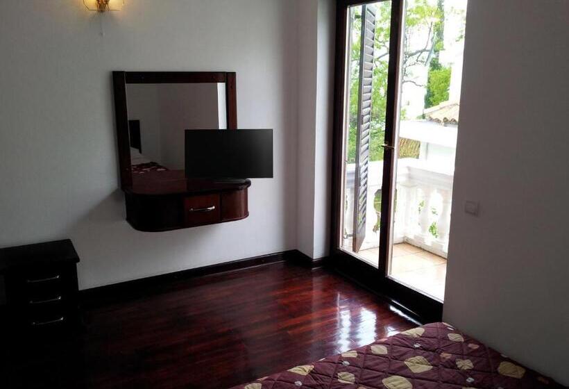 اتاق استاندارد با بالکن, Villa Sara Guesthouse