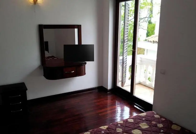 اتاق استاندارد با بالکن, Villa Sara Guesthouse