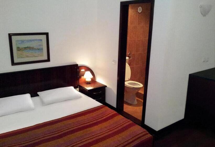 اتاق استاندارد با بالکن, Villa Sara Guesthouse