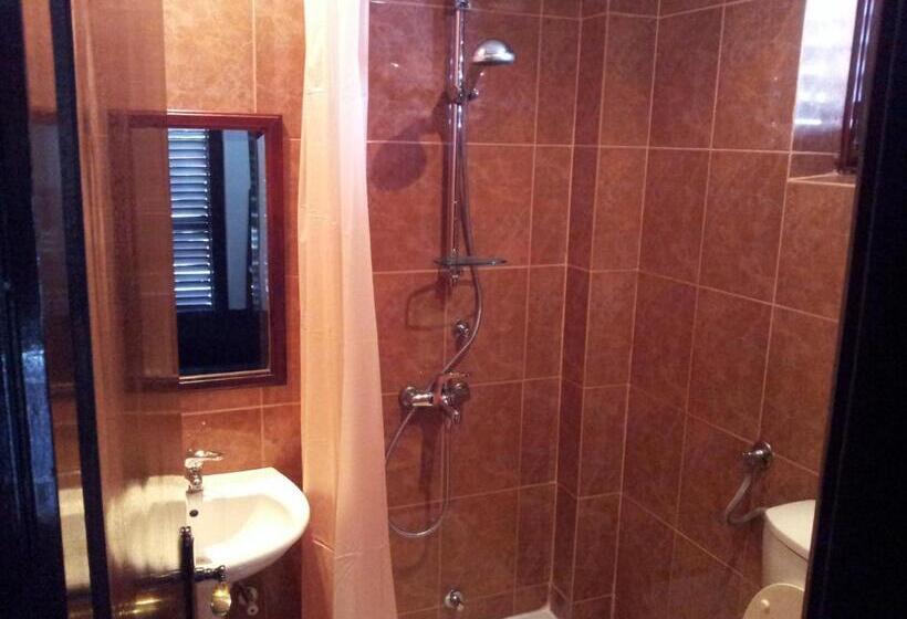 اتاق راحتی سه تخته, Villa Sara Guesthouse