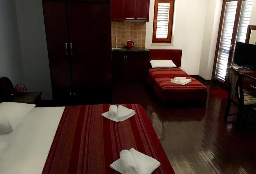 اتاق راحتی سه تخته, Villa Sara Guesthouse