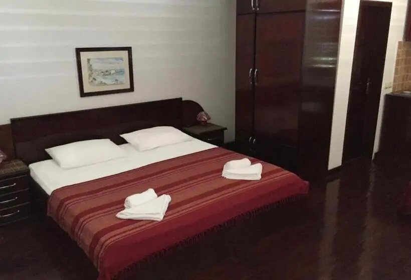 اتاق راحتی سه تخته, Villa Sara Guesthouse
