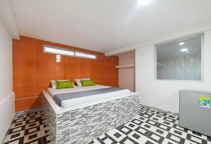 سوییت, Ayenda 1122 Victoria