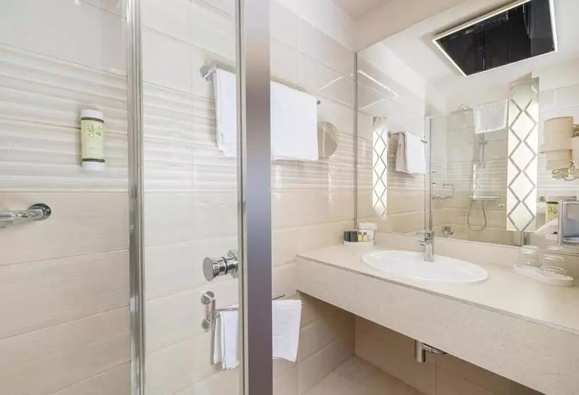 اتاق استاندارد, Carlton Hotel Buda Castle