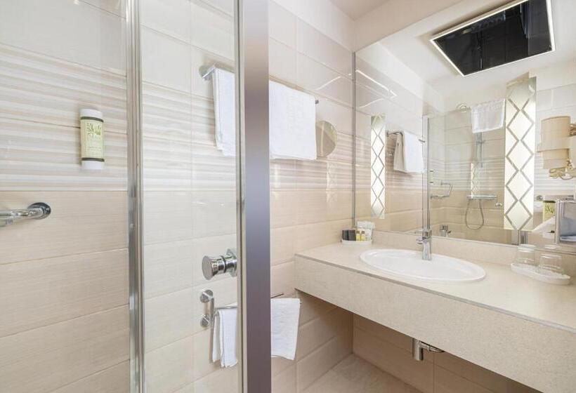 标准间带阳台, Carlton Hotel Buda Castle