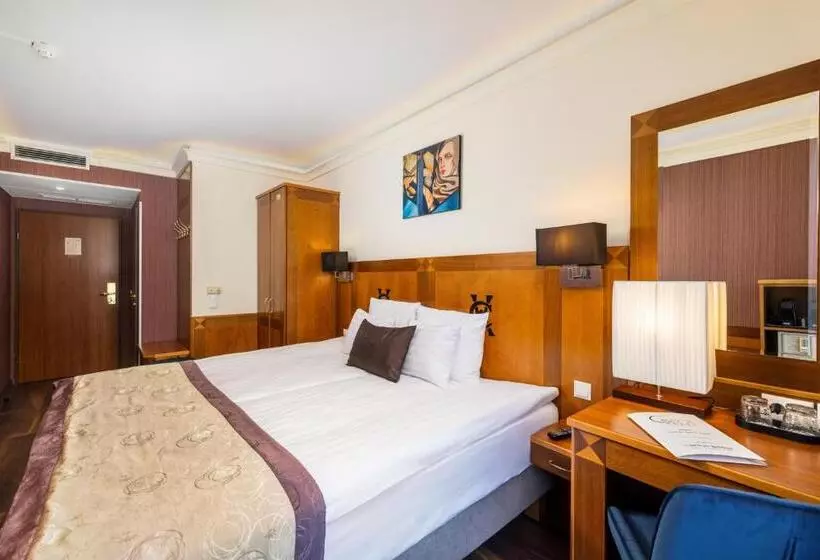 اتاق استاندارد با بالکن, Carlton Hotel Buda Castle