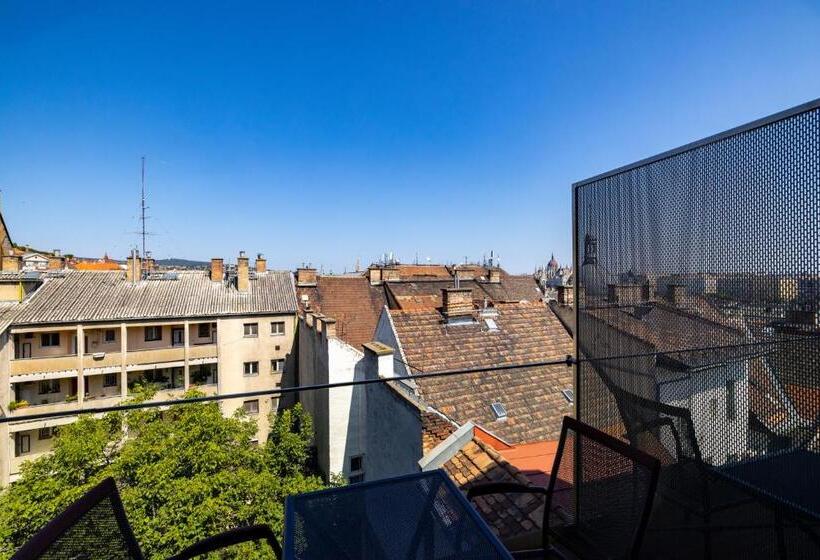 标准间带阳台, Carlton Hotel Buda Castle