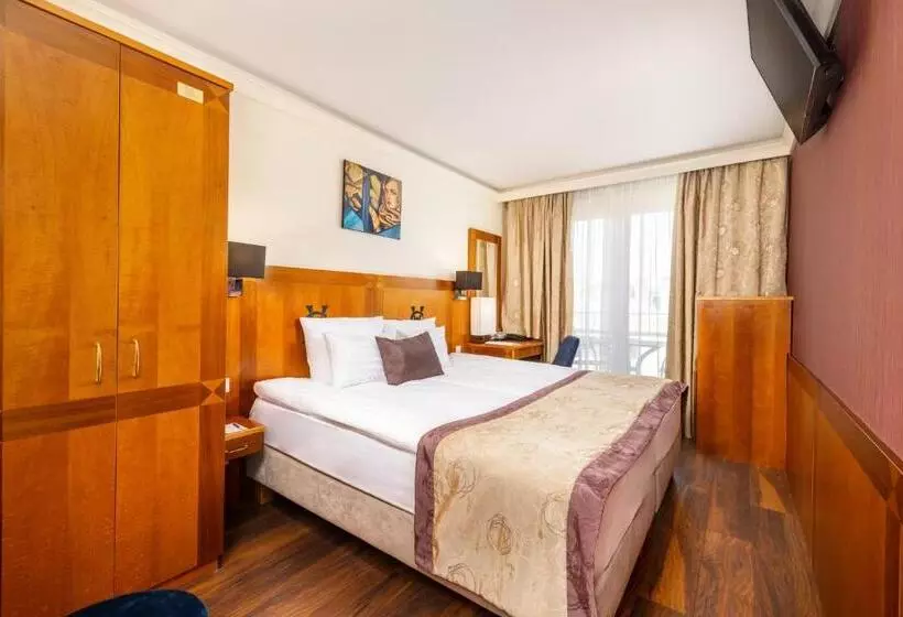 اتاق استاندارد با بالکن, Carlton Hotel Buda Castle