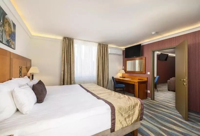 اتاق لوکس با بالکن, Carlton Hotel Buda Castle