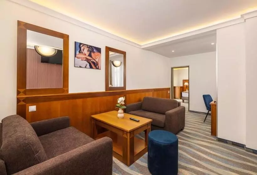 اتاق لوکس با بالکن, Carlton Hotel Buda Castle