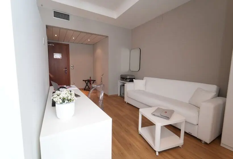 سوییت جونیور, Cavallo Hotel Verona Est