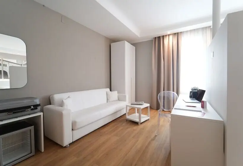 سوییت جونیور, Cavallo Hotel Verona Est