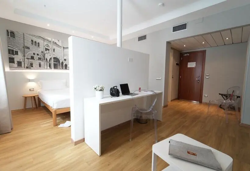 سوییت جونیور, Cavallo Hotel Verona Est