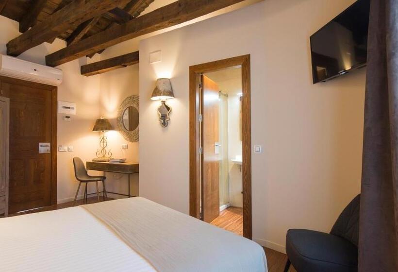 标准单人间, Abad Toledo