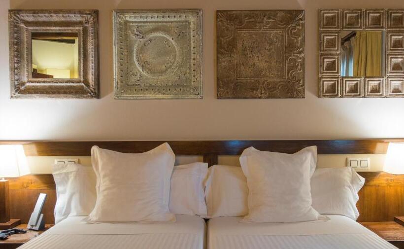 标准单人间, Abad Toledo