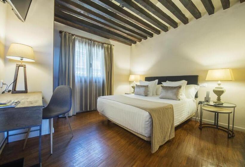 标准单人间, Abad Toledo