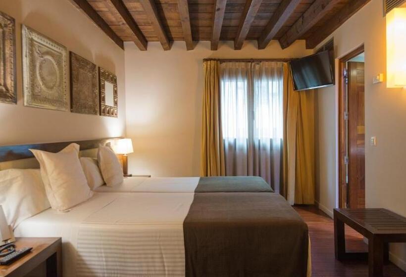 标准间, Abad Toledo