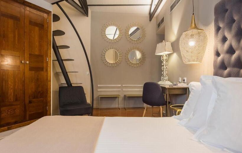 高级大房间, Abad Toledo