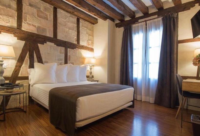 高级大房间, Abad Toledo