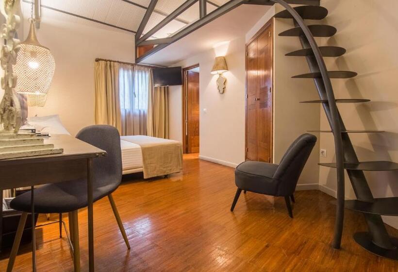 高级大房间, Abad Toledo