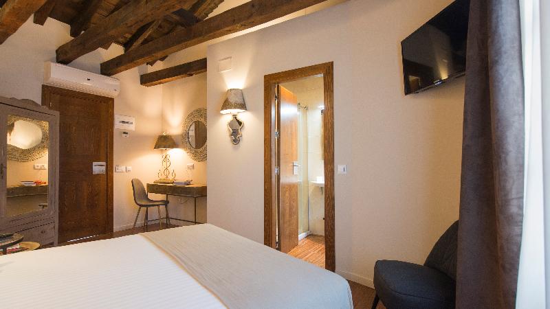 标准间, Abad Toledo