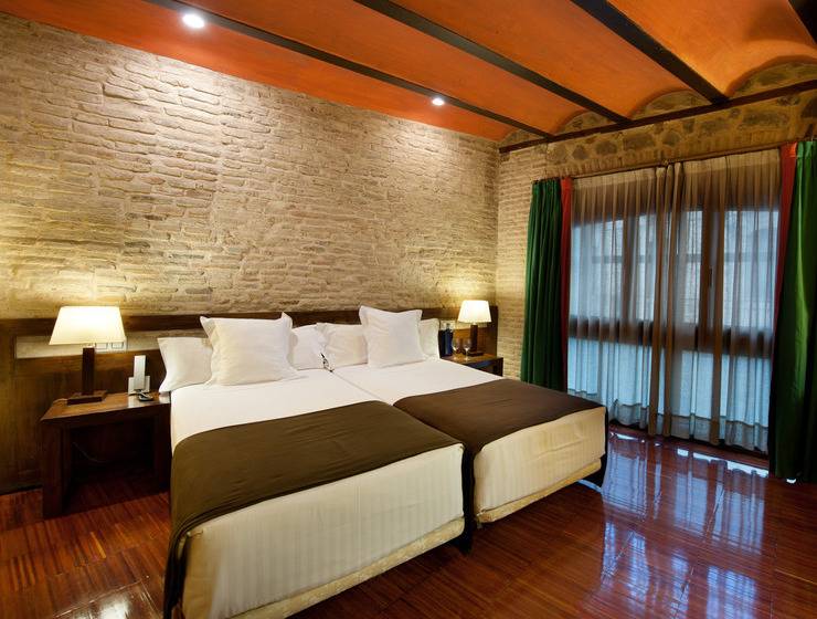 标准间, Abad Toledo