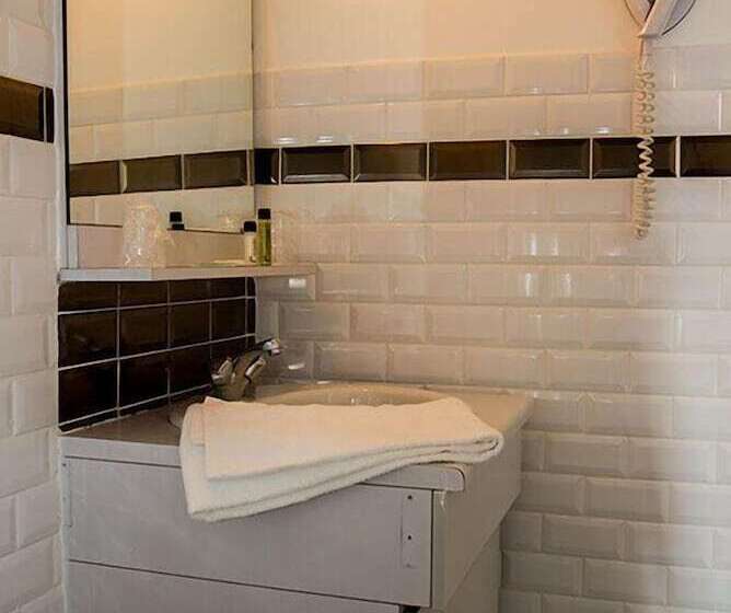 غرفة كلاسيكية, De La Poste