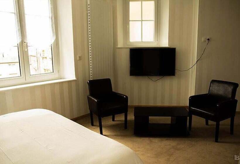 غرفة سوبيريور, De La Poste