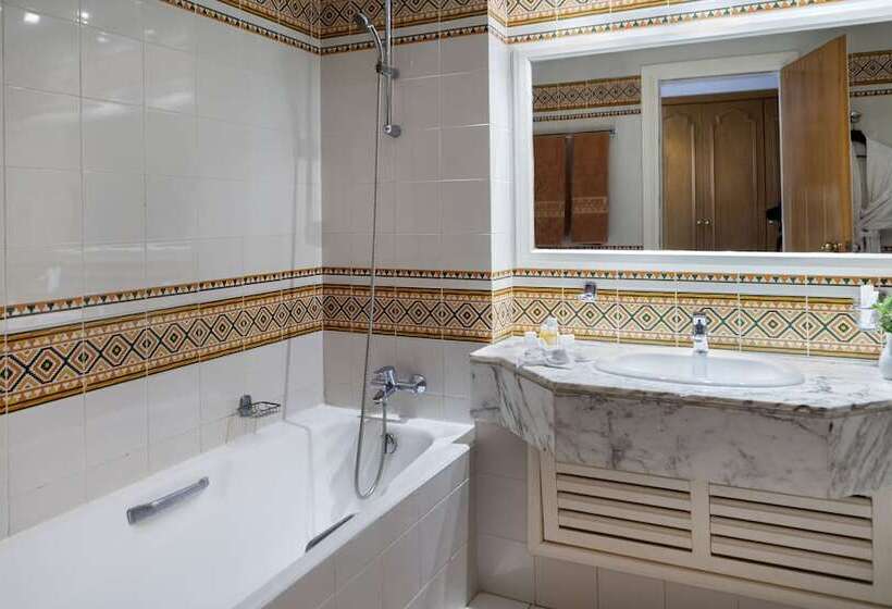 اتاق استاندارد چهار تخته, El Mouradi Douz