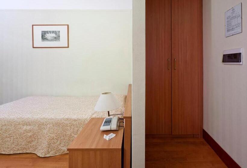 اتاق اکونومی یک تخته, Fortuna