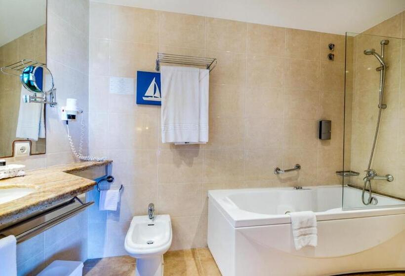 اتاق سوپریور با چشمانداز دریا, Garbi