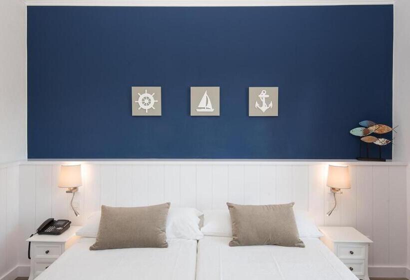 اتاق لوکس با بالکن و چشمانداز دریا, Garbi