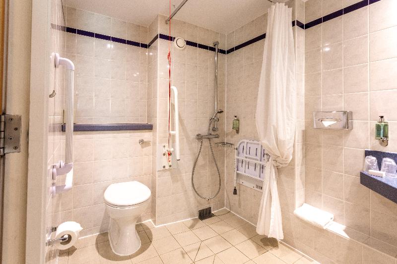 غرفة قياسية لذوى الاحتياجات الخاصة, Holiday Inn Express Perth, An Ihg