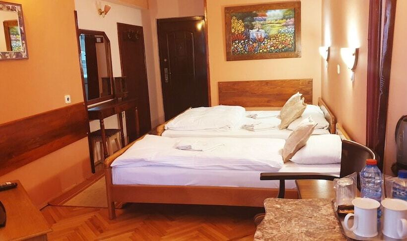 اتاق استاندارد سه تخته با بالکن, Kapistec Skopje