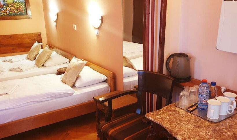 اتاق استاندارد سه تخته با بالکن, Kapistec Skopje