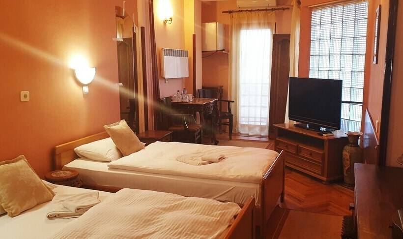 اتاق استاندارد سه تخته با بالکن, Kapistec Skopje