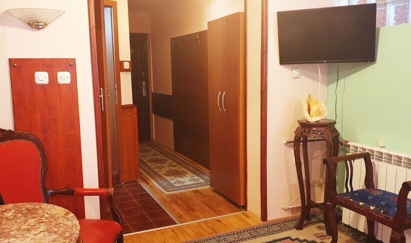 اتاق راحتی, Kapistec Skopje