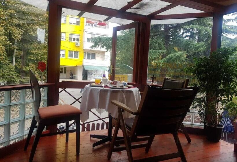 اتاق خانوادگی, Kapistec Skopje