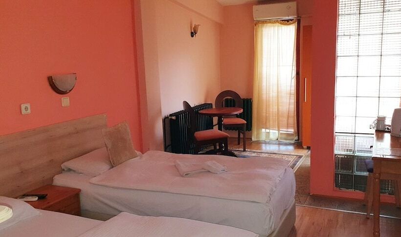 اتاق خانوادگی, Kapistec Skopje