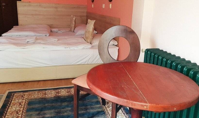 اتاق خانوادگی, Kapistec Skopje